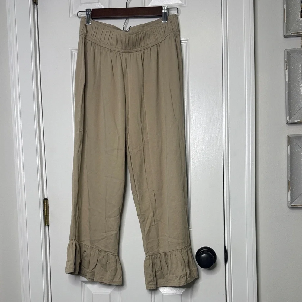 Attyre New York Beige Cropped Ruffle Hem Pants Women’s Size 4 Rayon - Picture 2 of 5